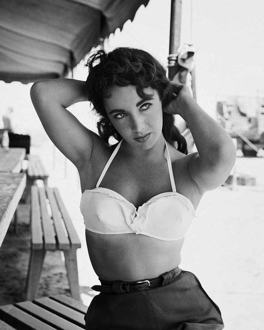 Elizabeth Taylor On Set Of Giant - Oversize Limited Print: 1955 (Printed Later) - 2