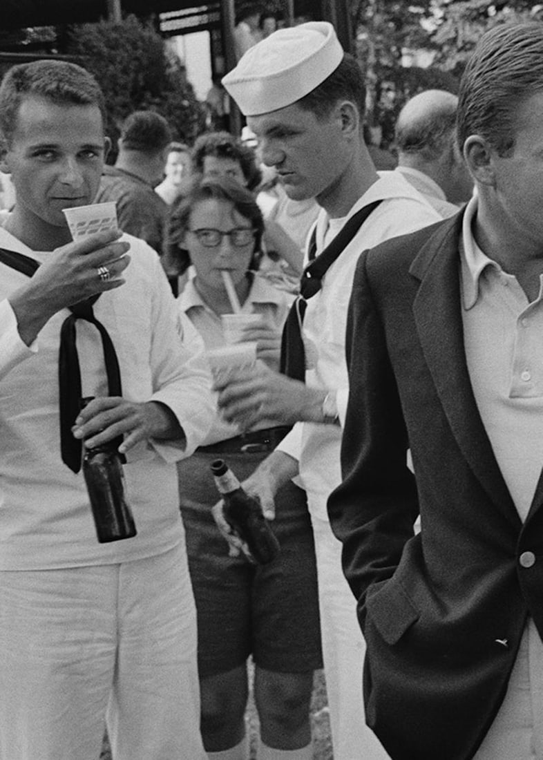 Tennis Guests later Jackie Kennedy Slim Aarons Limited Estate Edition: 1953 (Printed Later) - 9