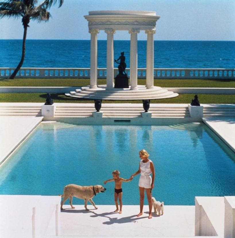 Nice Pool 1955 Slim Aarons Premium Collection Estate Stamped Edition: 1955 (printed later) - 7