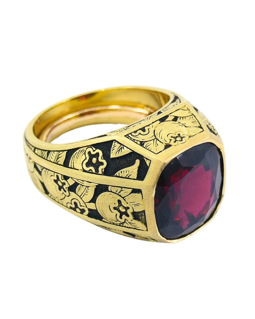 Garnet Ring Engraved 18k Gold Men Ring (1 of 11)