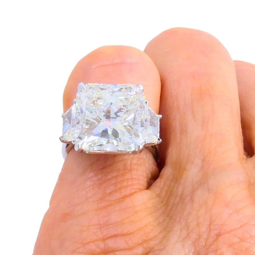 8.02-carat GIA Certified Diamond RING 18k White Gold Modern Jewelry - 3