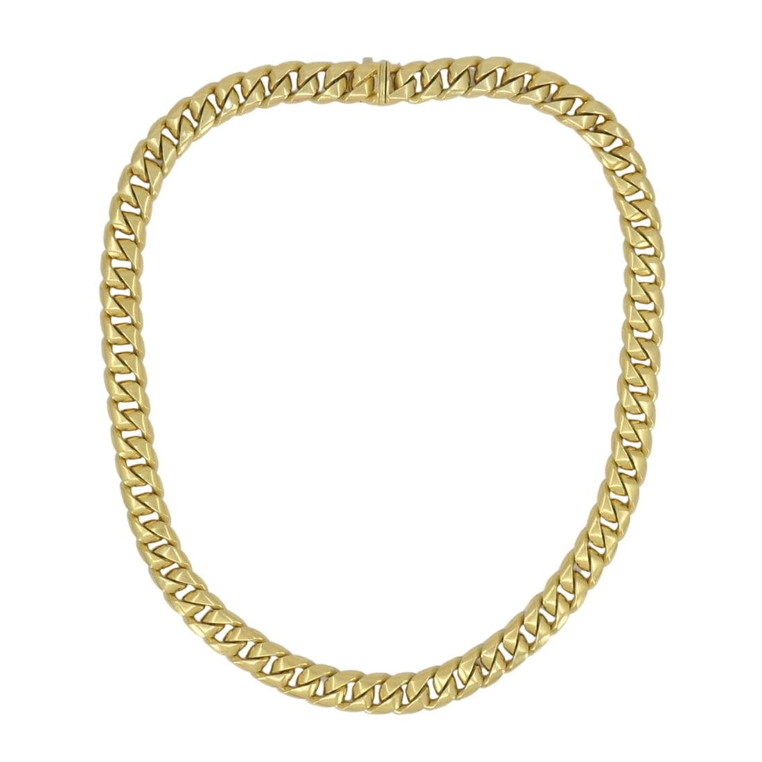 Vintage Bvlgari 18K Yellow Gold Heavy Curb Link Chain Bulgari Necklace: Title: Vintage Bvlgari 18K Yellow Gold Heavy Curb Link Chain Bulgari Necklace Description: A substantial Bvlgari curblink chain necklace crafted in solid 18K yellow gold. Weighing 131 grams, the neckl