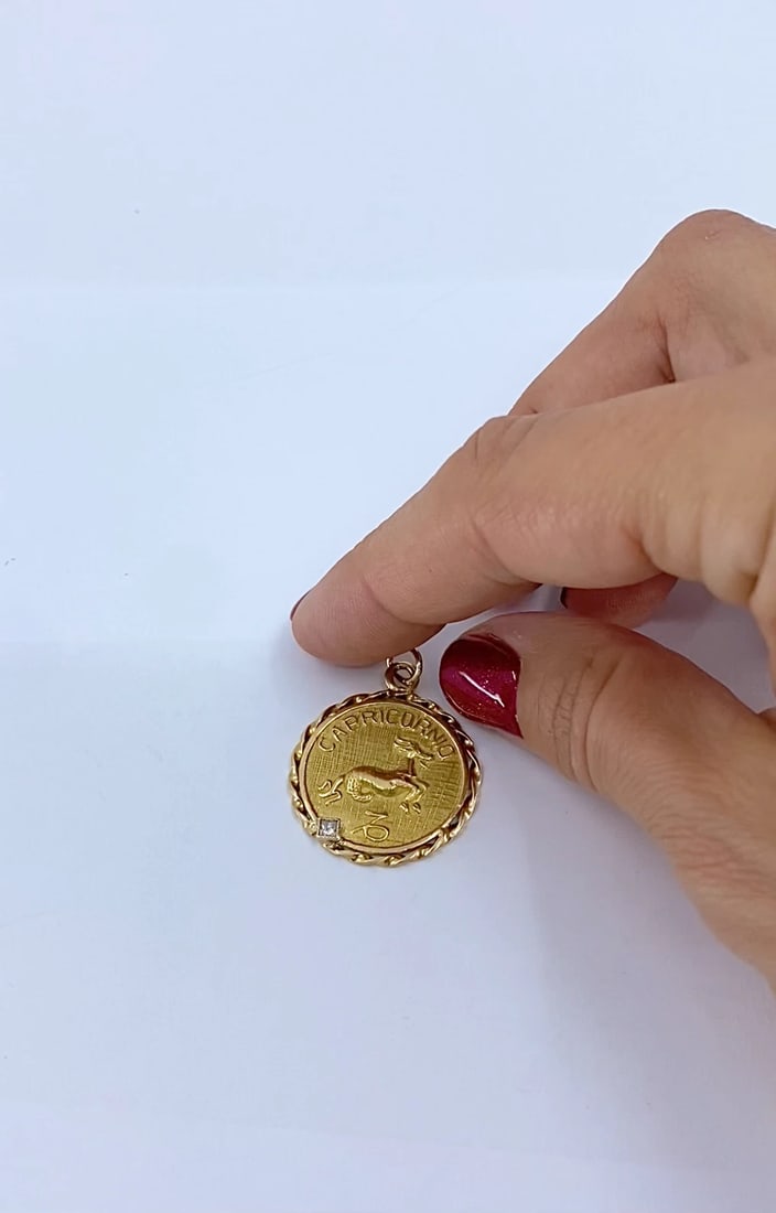 Vintage 18k Gold Reversible Capricorn Pisces Zodiac Pendant Diamond Accent - 2