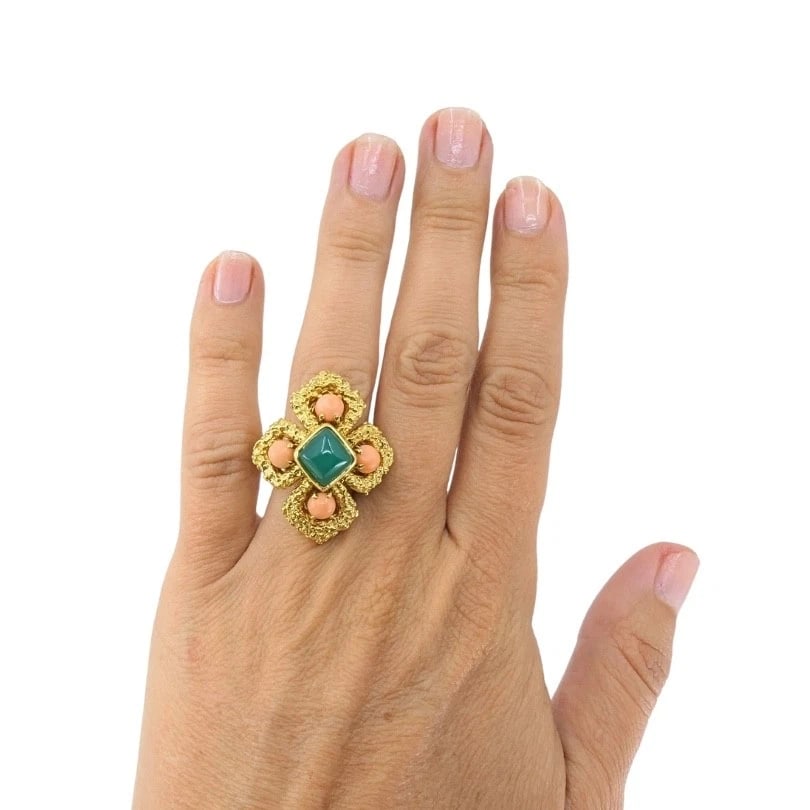 Vintage Van Cleef & Arpels 18k Gold Coral Chrysoprase Ring - 3