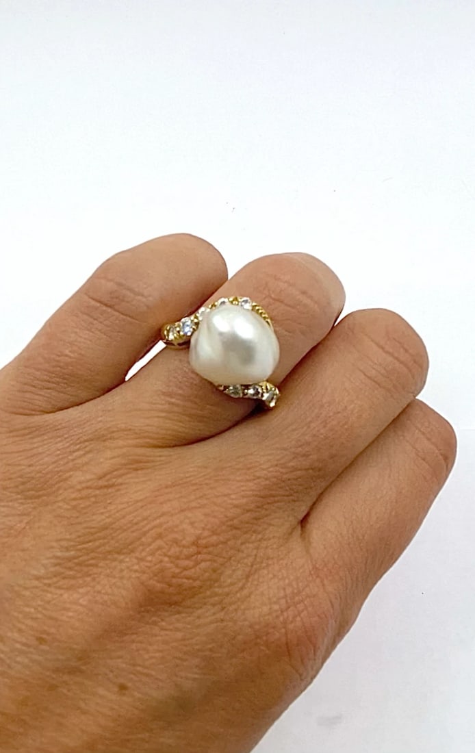 Vintage 18k Yellow Gold Baroque Pearl Diamond Ring - 2