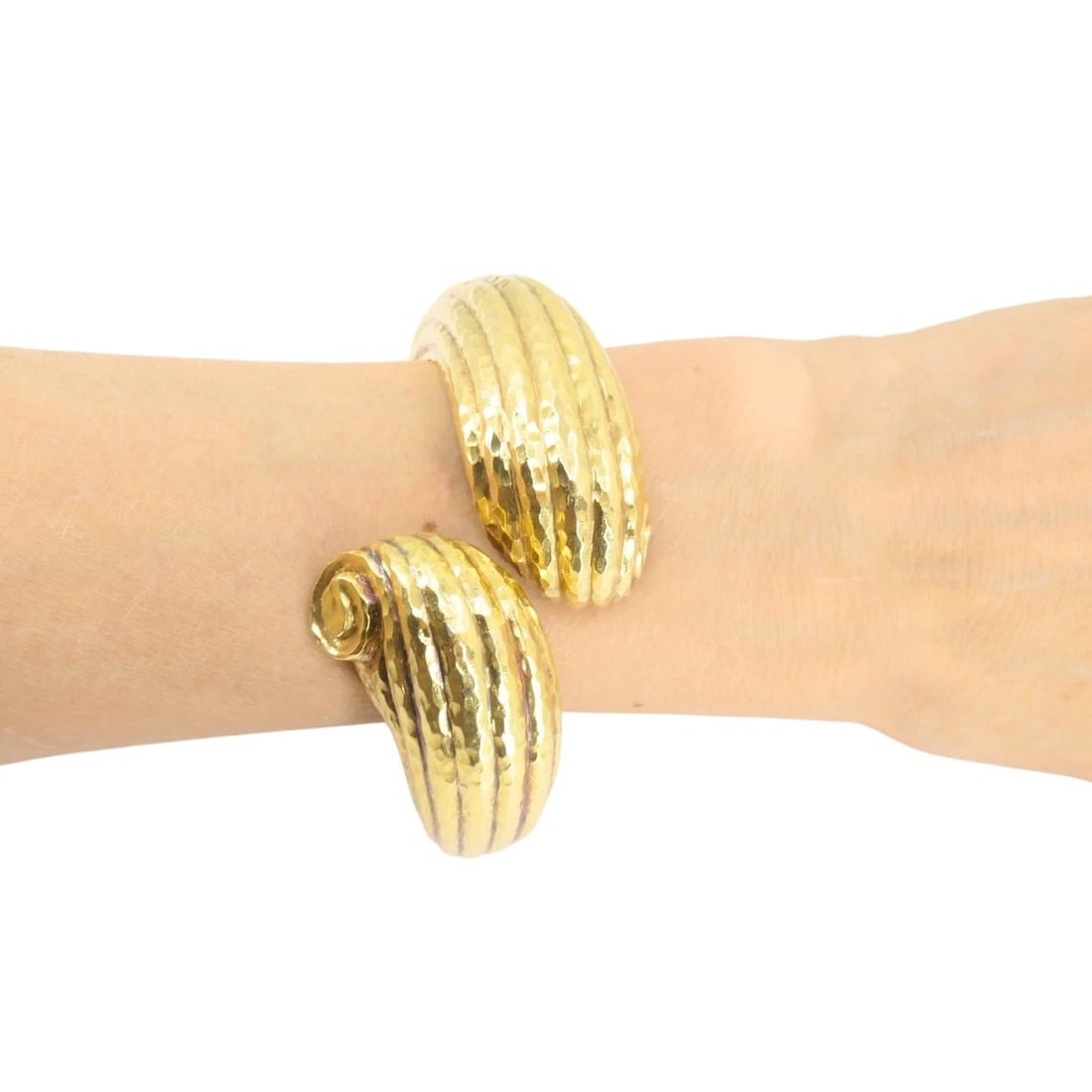 David Webb Hammered 18k Gold Cuff Bracelet - 2