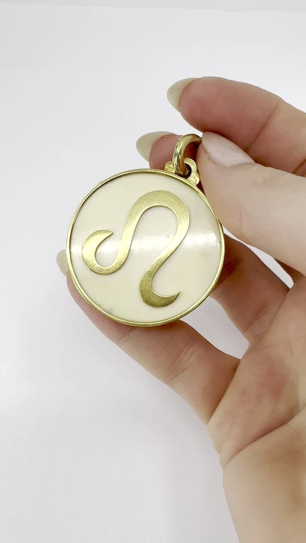 Vintage Bvlgari 18k Gold Bone Astrological Leo Pendant - 2