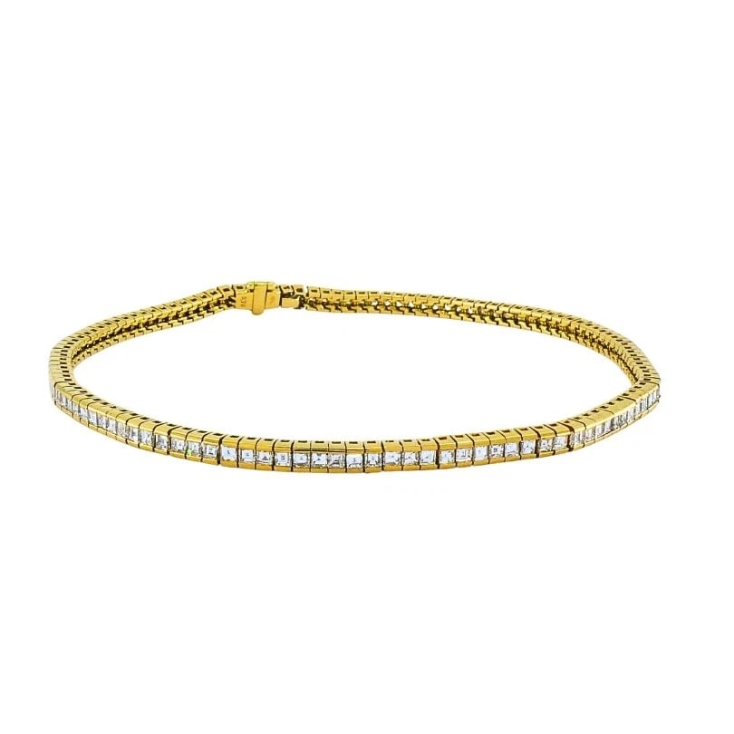 Vintage 18k Gold Diamond Tennis Bracelet, 3.79 Carats: Title: Vintage 18k Gold Diamond Tennis Bracelet, 3.79 Carats Description: Product details: Materials: 18k old Weight: 12.4 rams emstone: Diamond Measurement: 1/8" x 8" Hallmarks: 18K, 3.79 TEM DETALS: