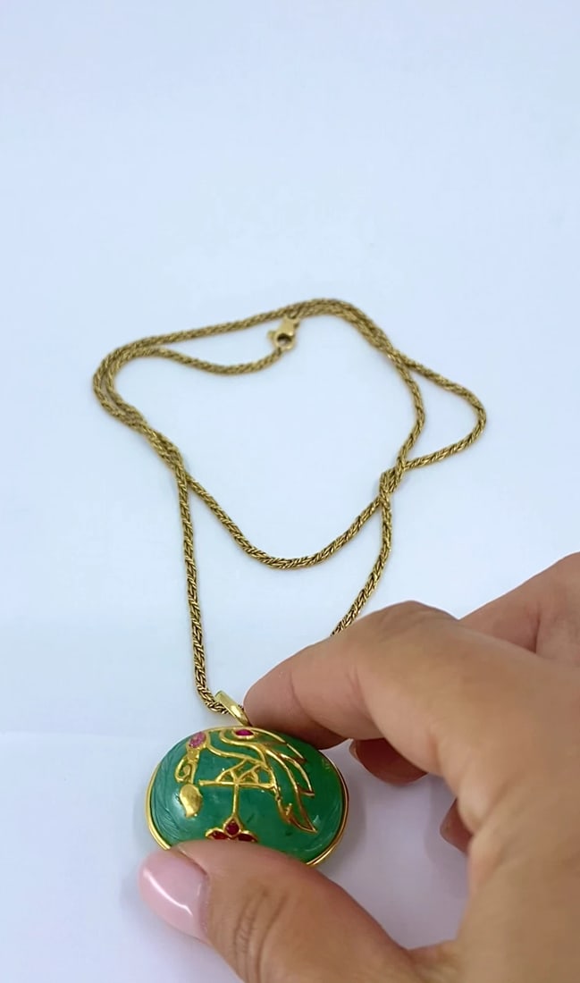 1930’s Yellow Gold, Carved Emerald and Ruby Pendant Chain Necklace - 2