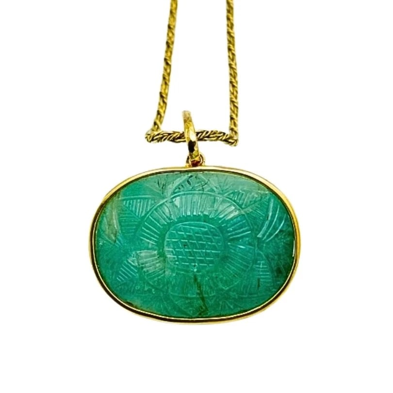 1930’s Yellow Gold, Carved Emerald and Ruby Pendant Chain Necklace - 8