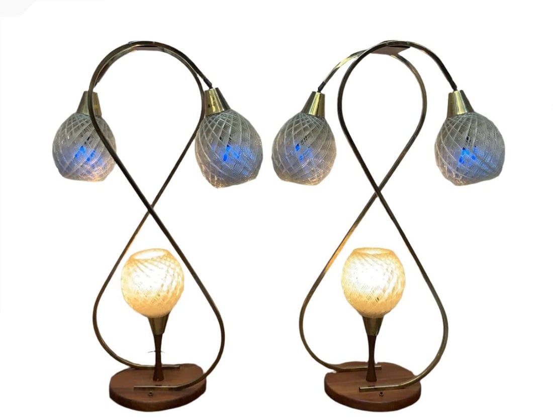 MCM Space Age Atomic Lucite Spaghetti Globe Lamp - Pair: Title: MCM Space Age Atomic Lucite Spaghetti Globe Lamp - Pair Description: Mid Century Modern Space Age Atomic Lucite Spaghetti Globe Table Lamp - Pair Super cool pair of mid century modern space