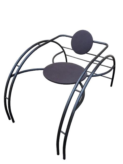 Vintage Quebec 69 Spider Chair by Les Amisca: Title: Vintage Quebec 69 Spider Chair by Les Amisca Description: Vintage Quebec 69 Spider Chair by Les Amisca This chair has a unique semicircular leg design. It has a minimalist circular seat and sea