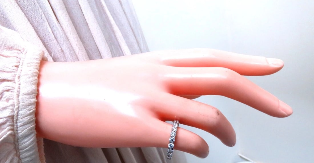 1.80ct Natural Round Diamonds Eternity Ring Sharing Prong G/Vs 14kt gold. - 5