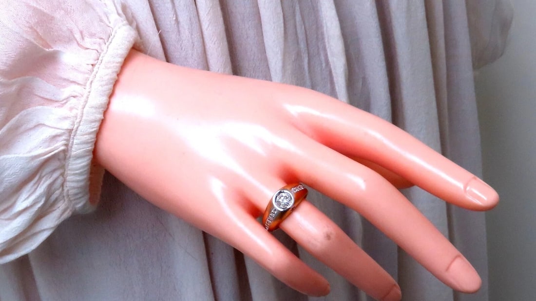 .70ct Natural round diamond mens ring 14kt brushed satin gold - 6