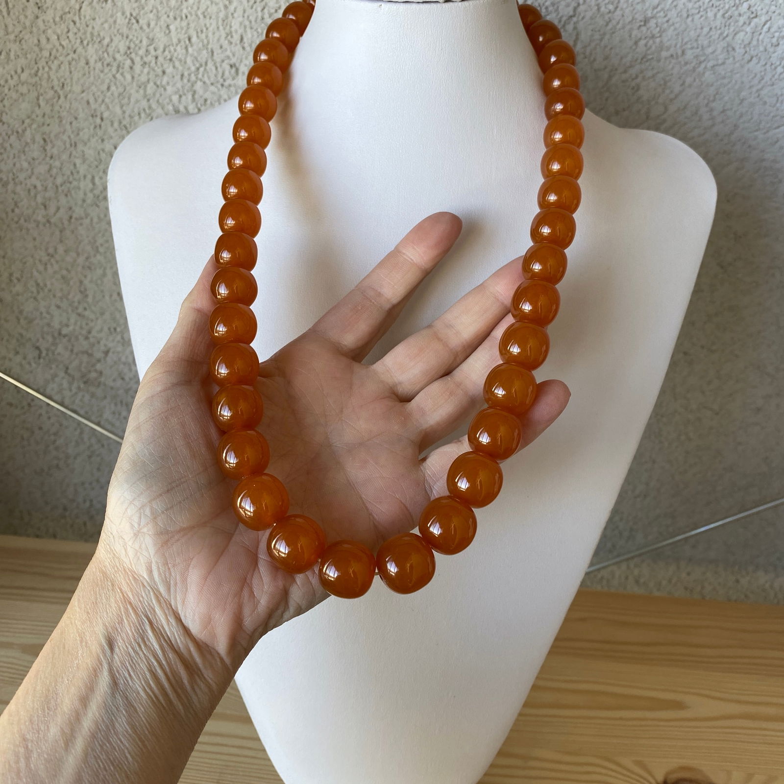 Grand Vintage Amber Necklace made from Round Amber beads - 3