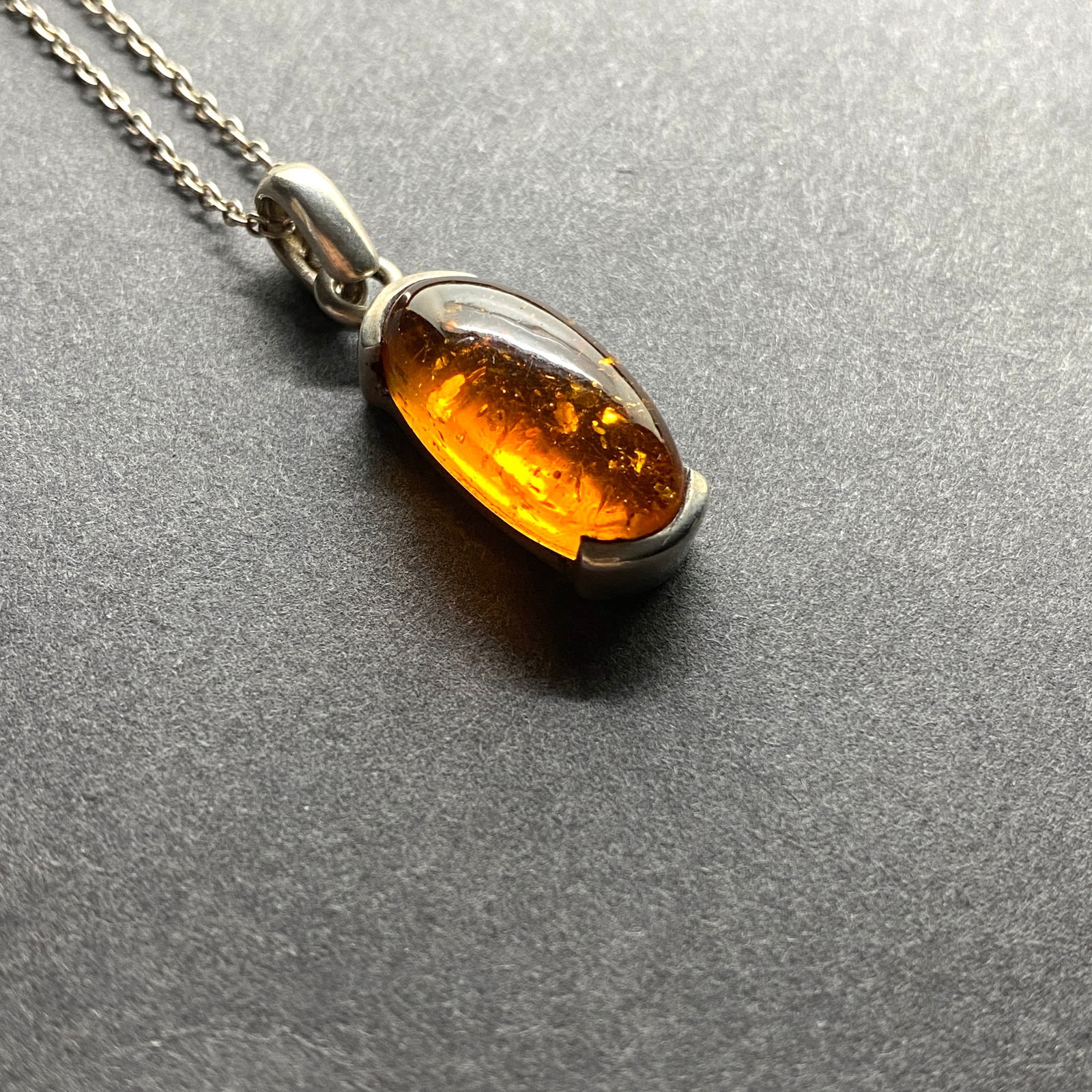 Remarkable Amber Pendant with chain, shaped like an Ornament - 5