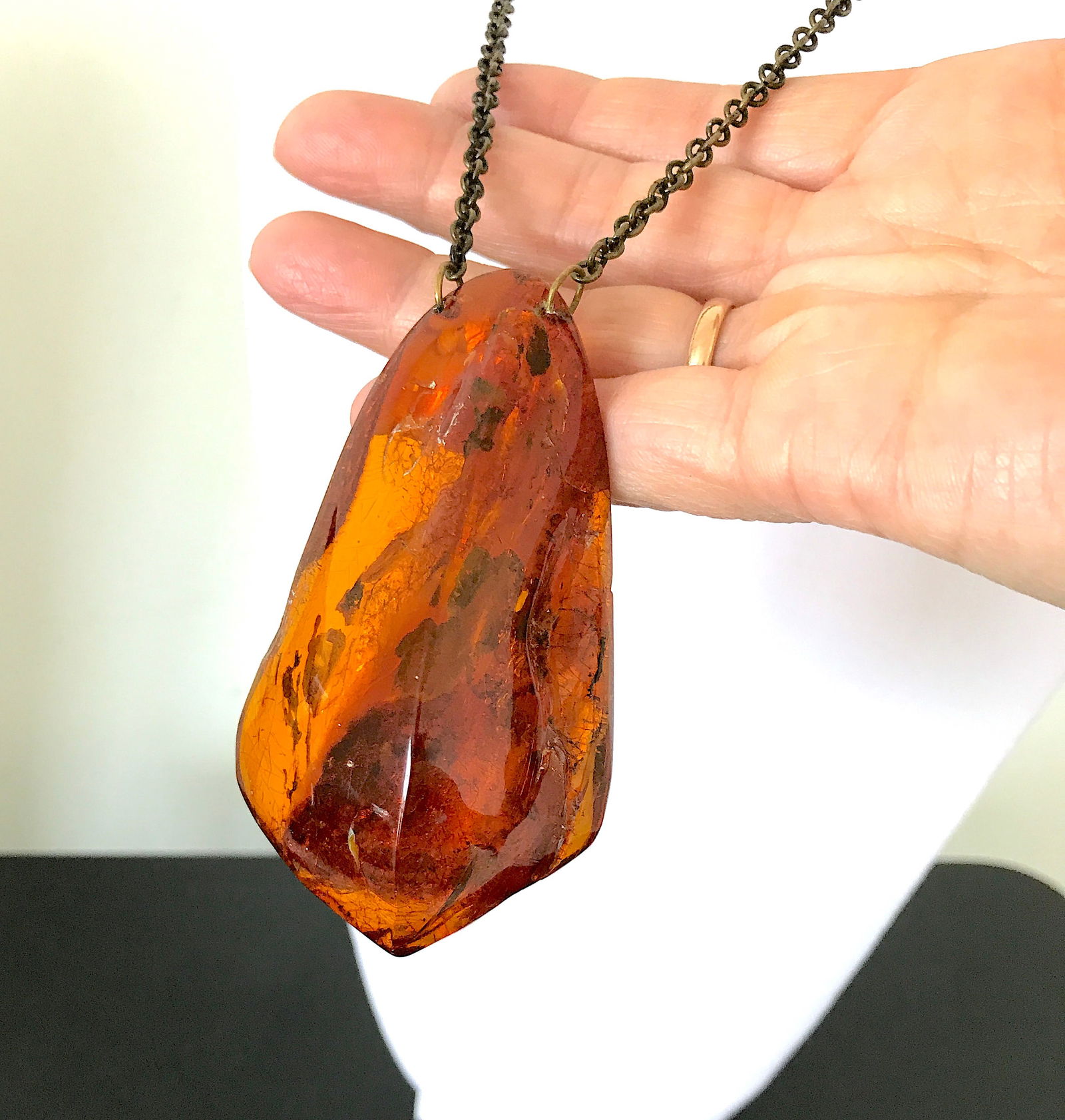 Phenomenal Vintage Amber Pendant shaped like a Drop - 2