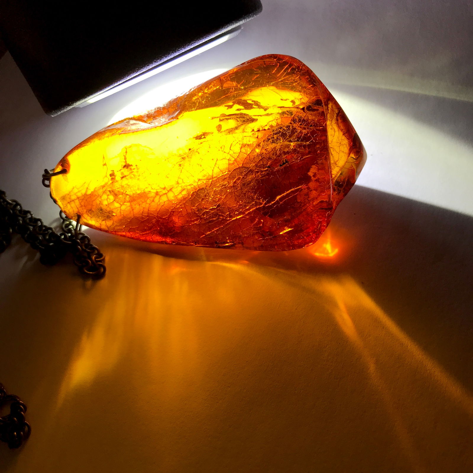Phenomenal Vintage Amber Pendant shaped like a Drop - 4