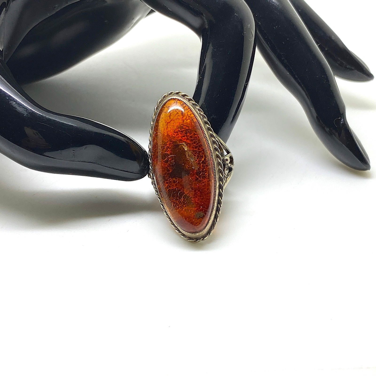 Splendid Unique Vintage Amber Ring - 4