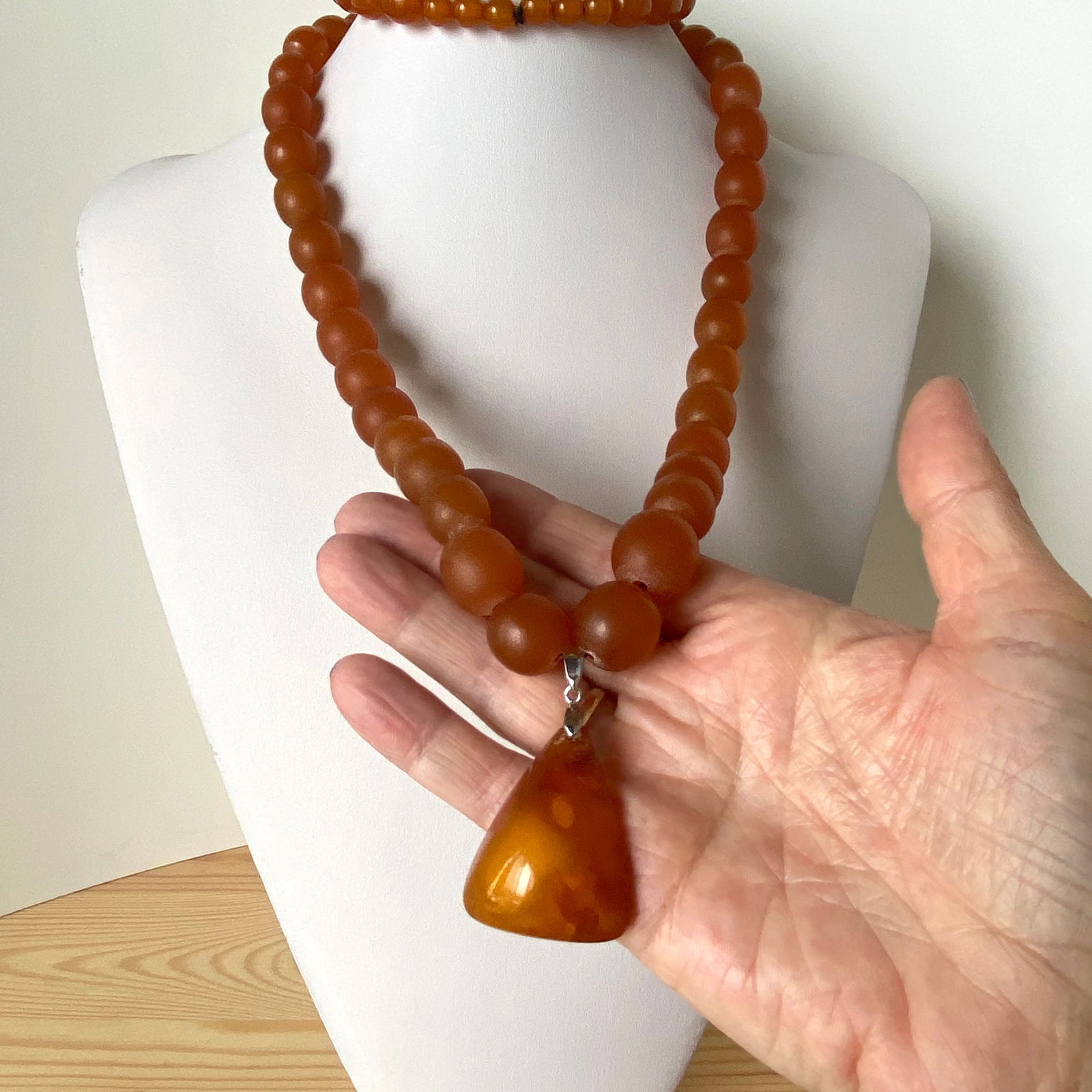 Marvellous Unique Vintage Amber Necklace made from Oval shaped Amber beads - 2