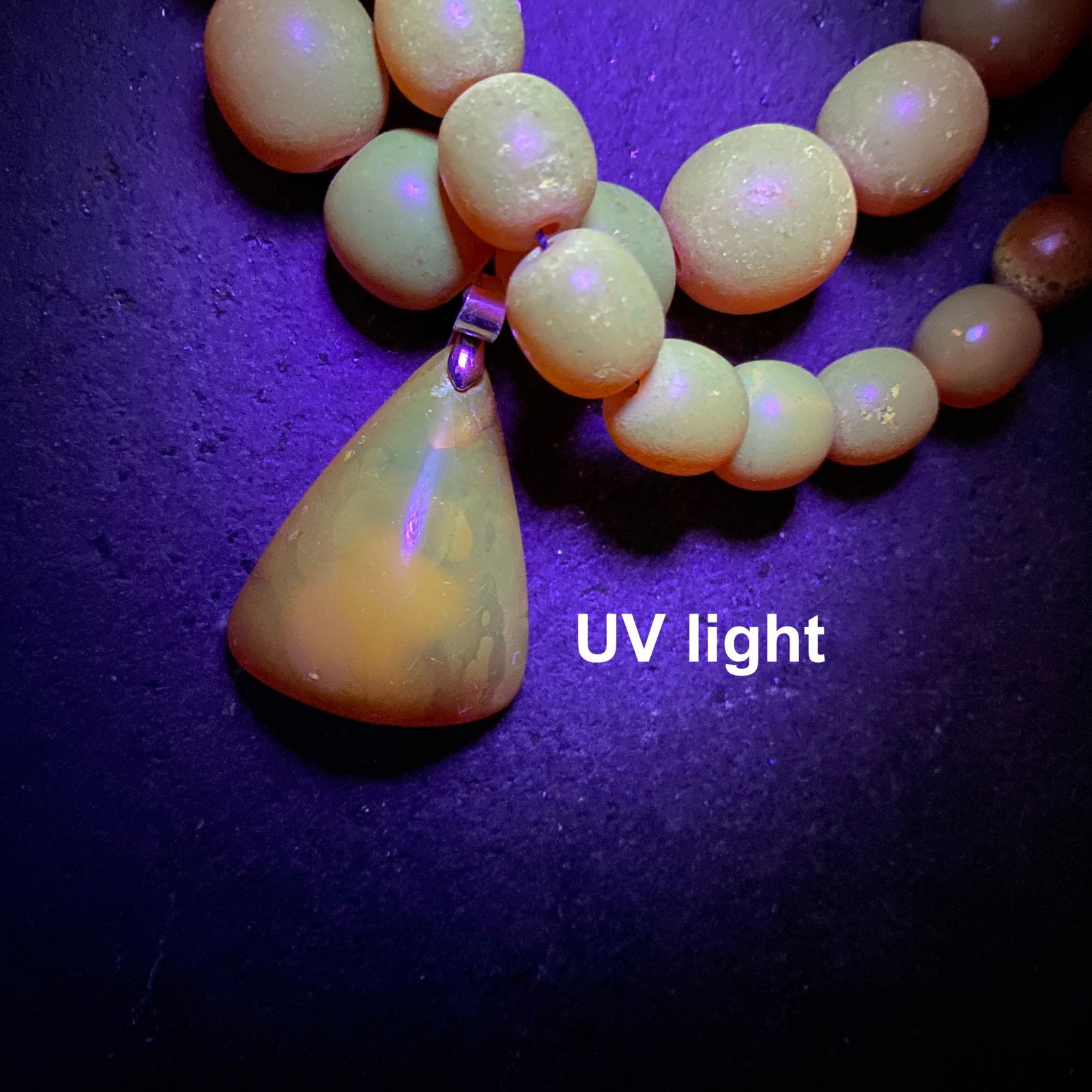 Marvellous Unique Vintage Amber Necklace made from Oval shaped Amber beads - 9