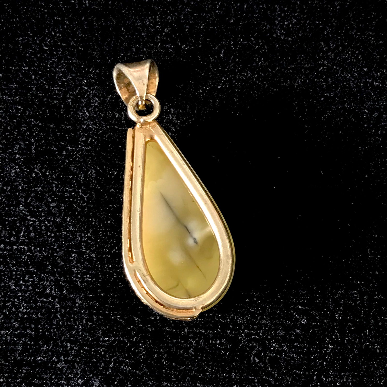 Unique and Magnificent Amber Pendant shaped like a Drop - 3