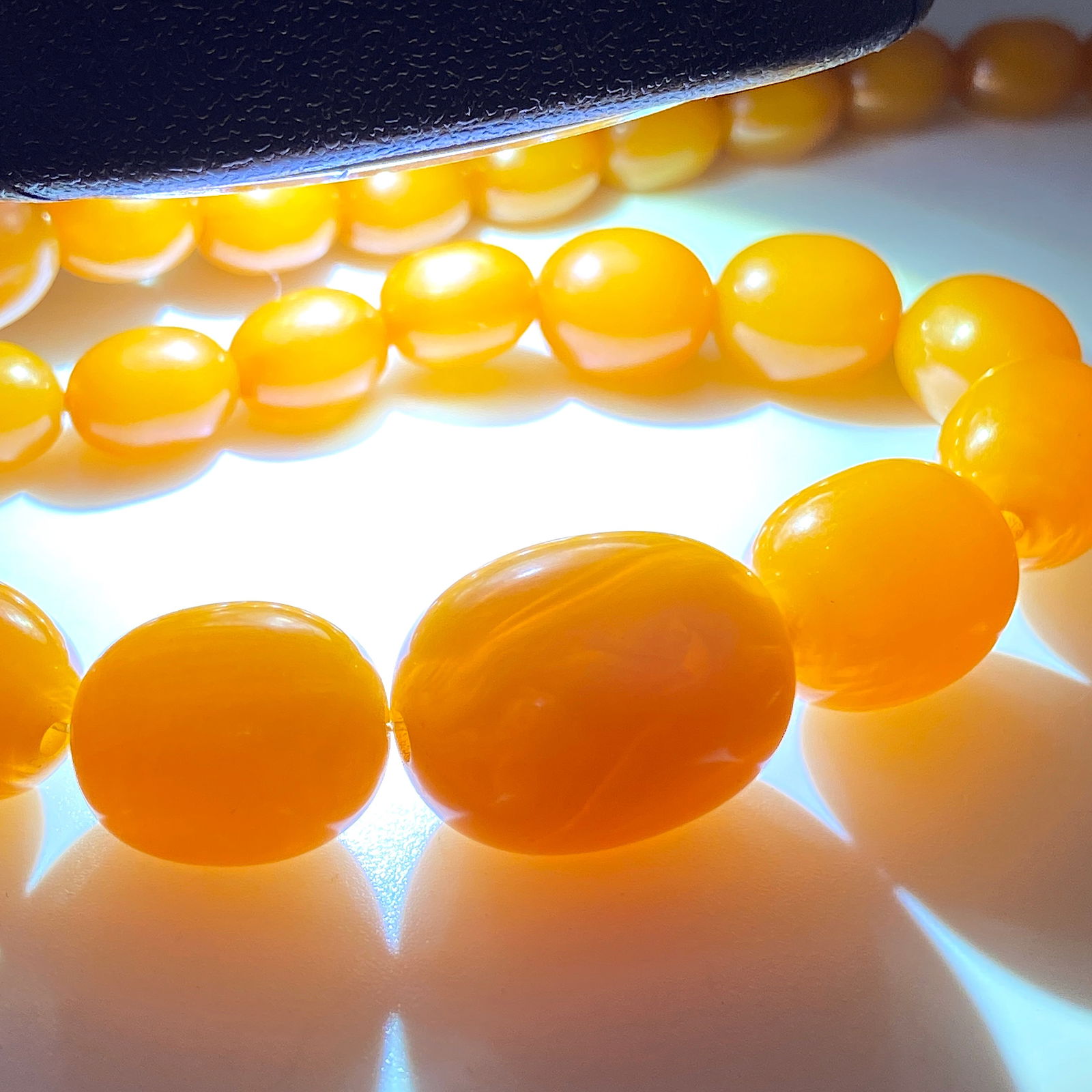 Outstanding Vintage Bakelite Necklace made from Olive shaped Bakelite beads - 5