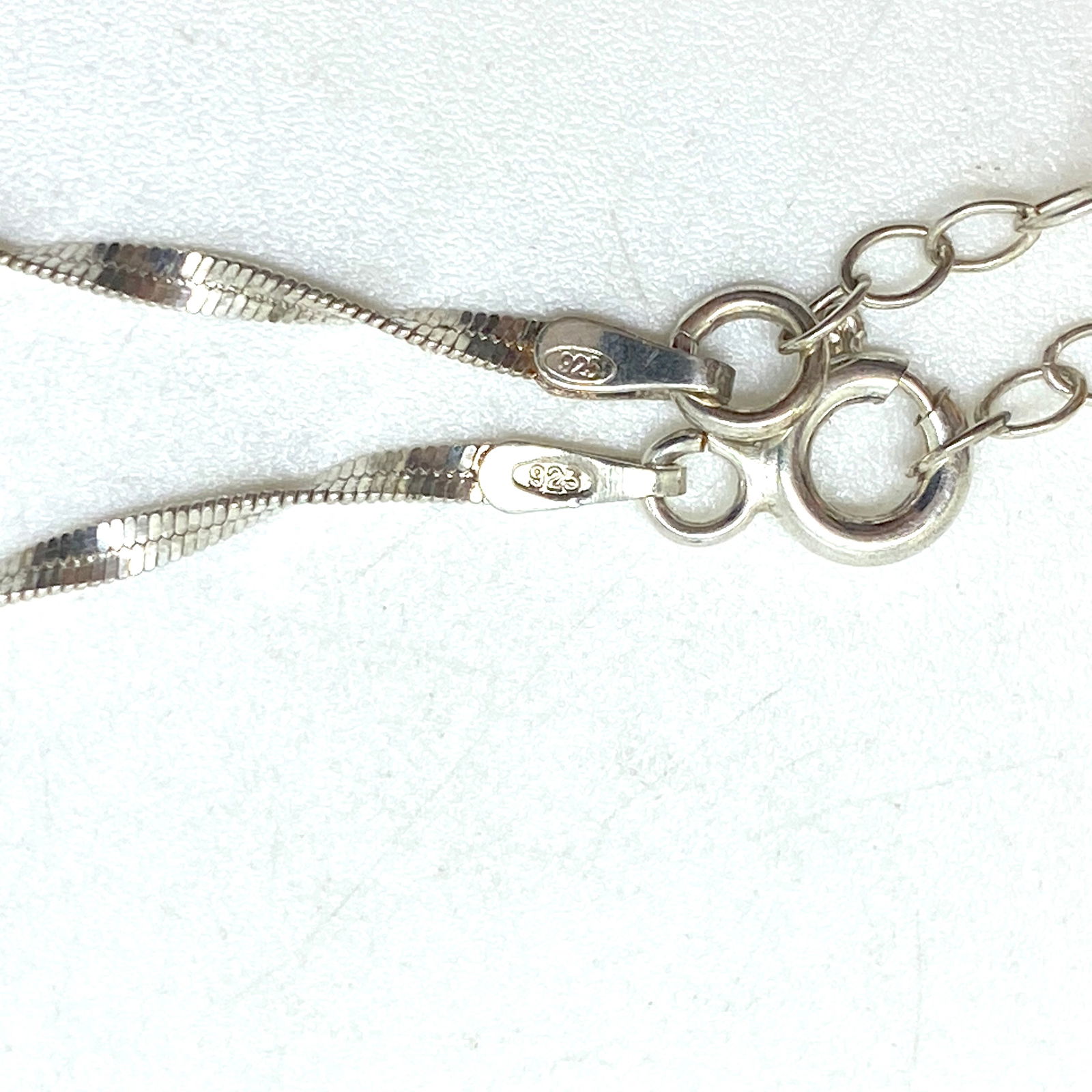 Splendid Amber Pendant with chain, shaped like a Drop with a Bee - 7