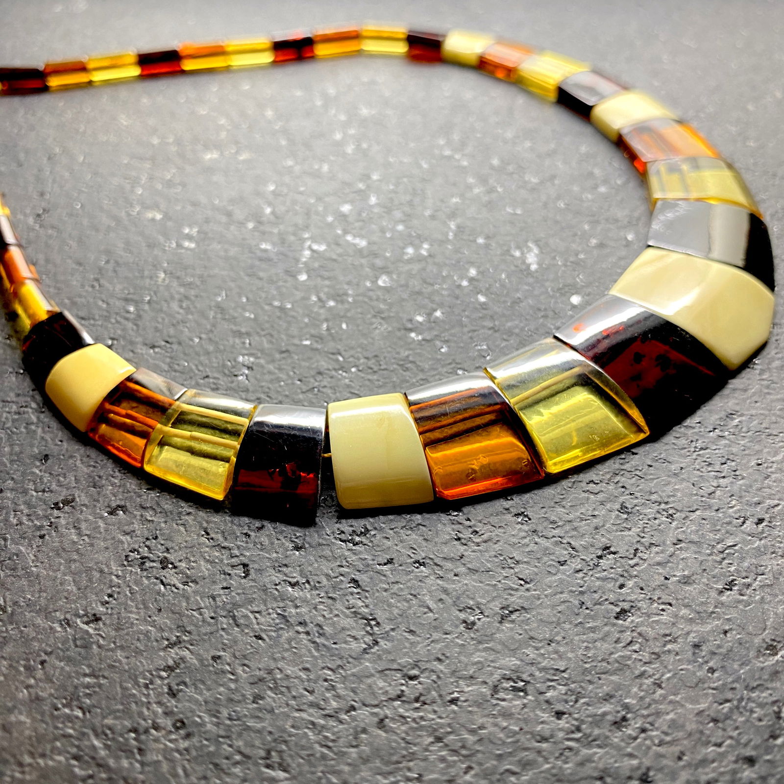 Staggering Amber Cleopatra necklace (1 of 9)