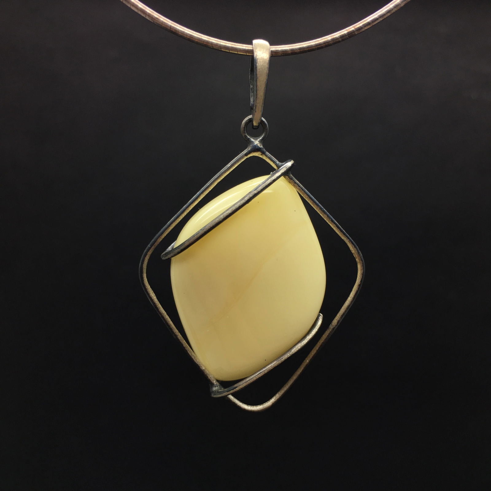 Baltic amber set pendant&ring white color rare stones 11,7g: Title:Baltic amber set pendant&ring white color rare stones 11,7gMetal:Sterling SilverGemstone:AmberWeight:11.7 gSize:Ring diameter 18,35mmMade of:(Reconstituted Amber or Whole Stone):Whole