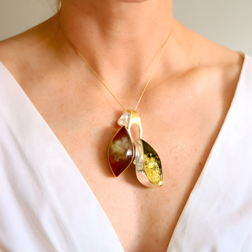 Tomosz Artszok Baltic Amber Necklace - Sterling Silver 14k Gold: Title:Tomosz Artszok Baltic Amber Necklace - Sterling Silver 14k Gold Description:This handmade amber necklace features a sculptural modern design by Polish artist Tomosz Artszok, combining contrastin