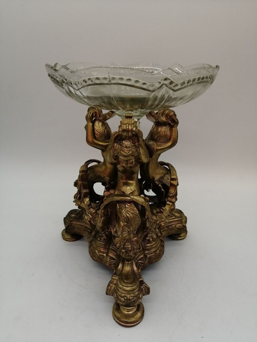 Vintage plate with bronze stand: Title:Vintage plate with bronze standDescription:?AD 6 Name: Vintage plate with bronze stand This statue is very difficult to find. In our store, all statue are one-of-a-kind. A vintage statue can