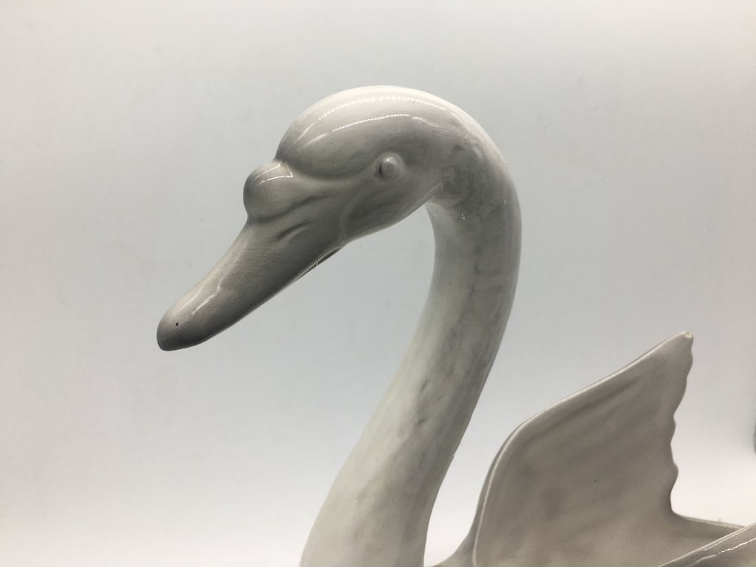 Porcelain figurine of a Swan - 2