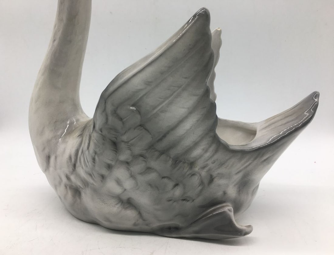 Porcelain figurine of a Swan - 3