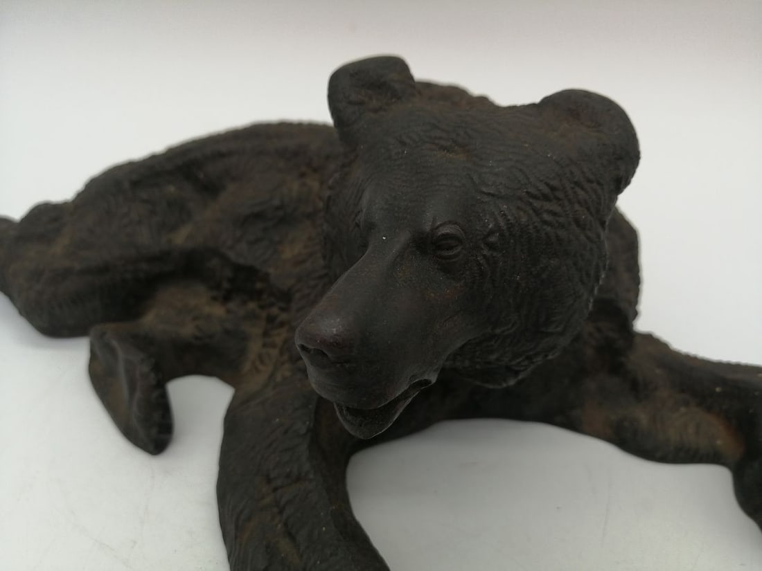 Cast iron sculpture of bear - 3