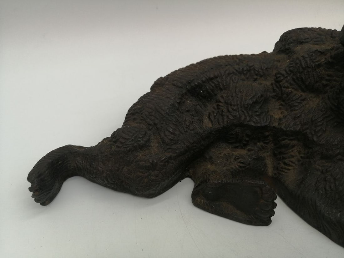 Cast iron sculpture of bear - 4
