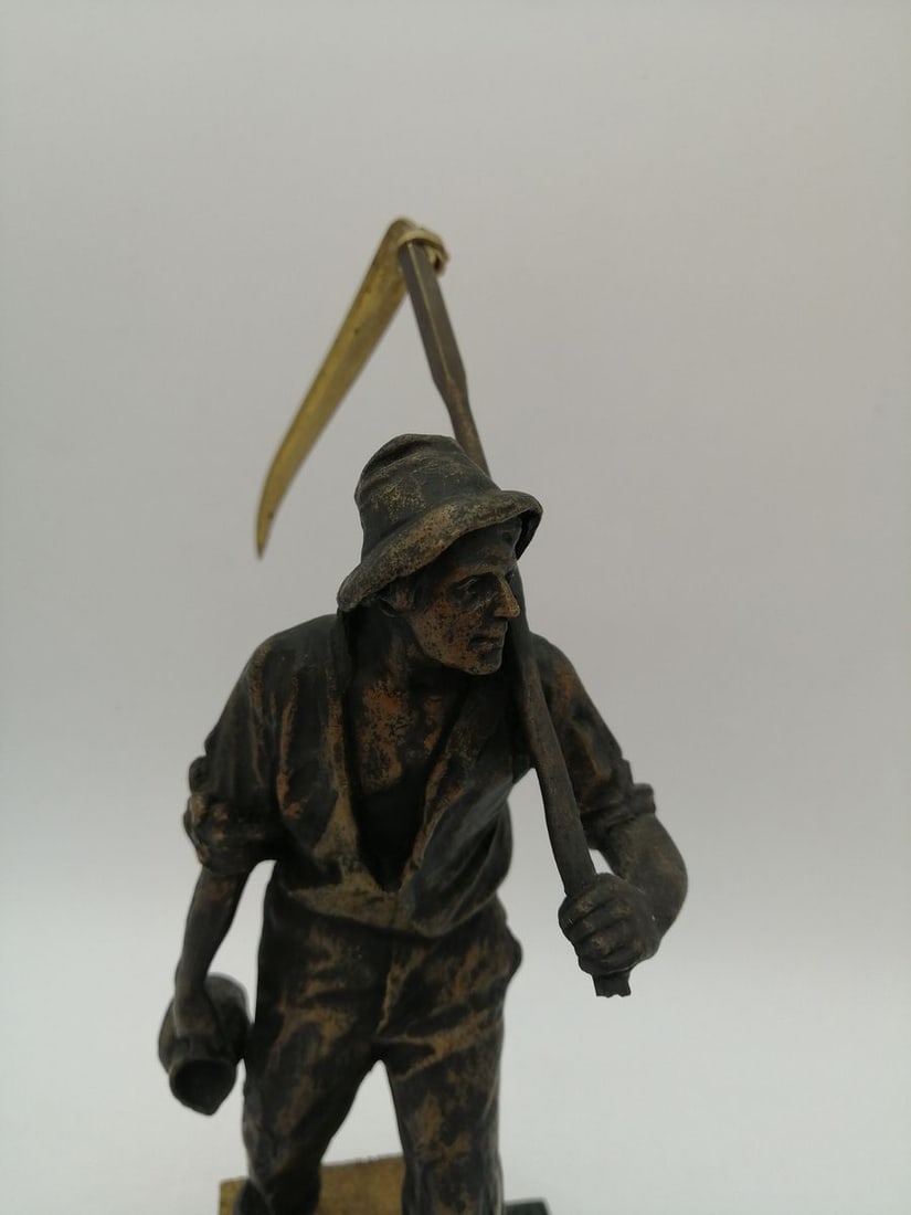 Bronze sculpture of peasant - 2