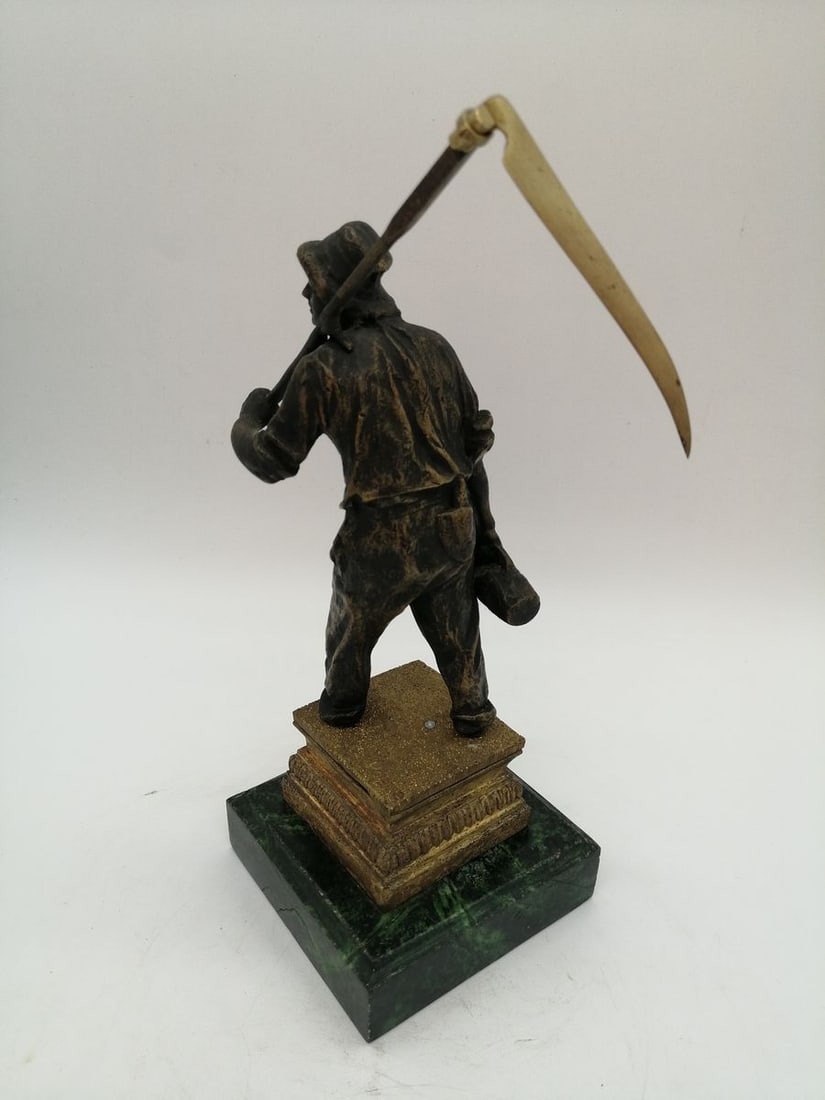 Bronze sculpture of peasant - 7
