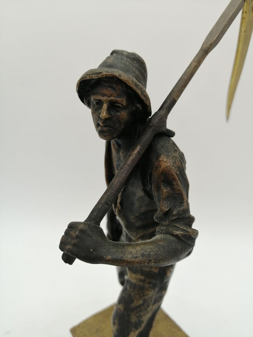 Bronze sculpture of peasant - 8