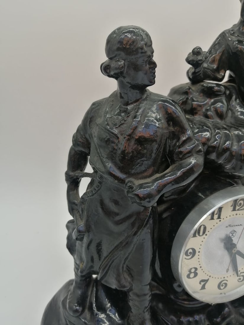 Vintage aluminum Tabletop Clock - 8
