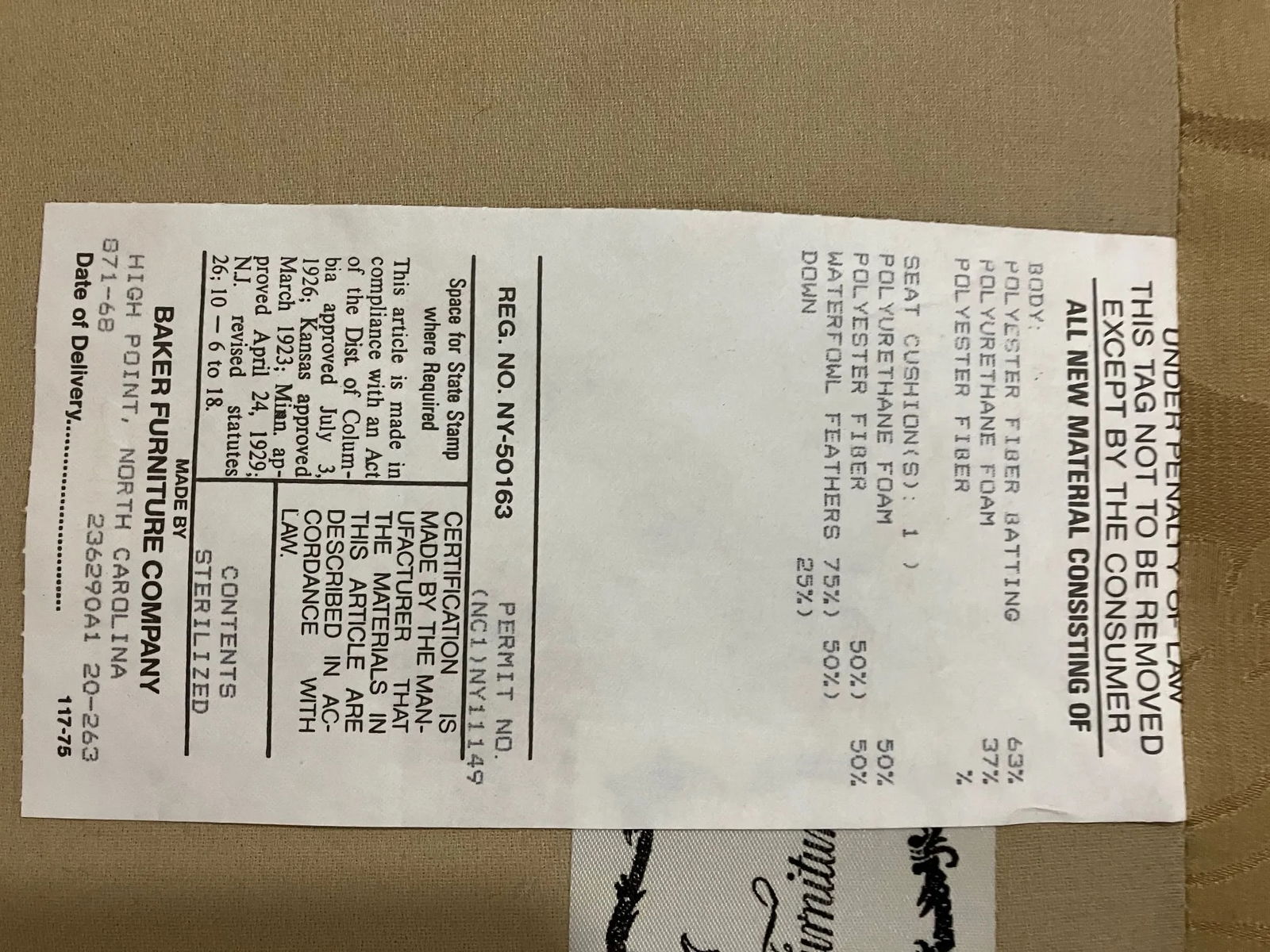 Late 20th Century Capitone Baker Loveseat with Silk Upholstery - 10