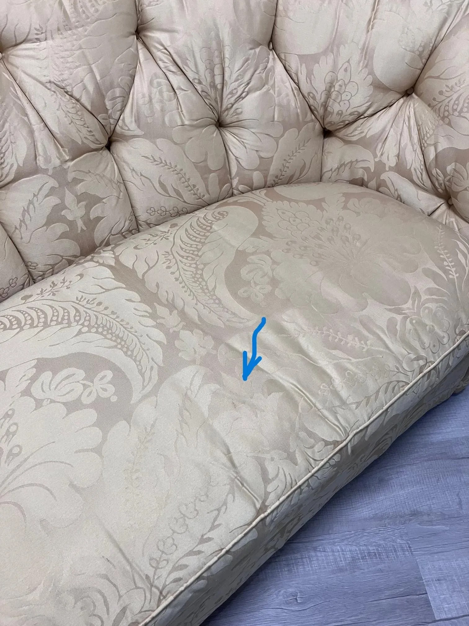 Late 20th Century Capitone Baker Loveseat with Silk Upholstery - 12