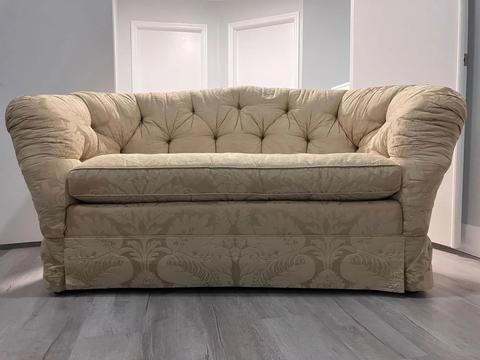 Late 20th Century Capitone Baker Loveseat with Silk Upholstery - 13