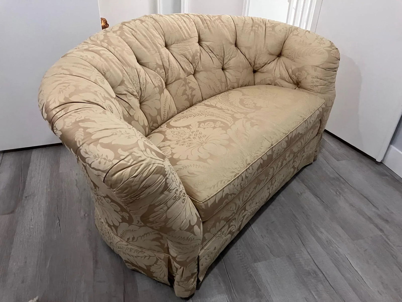 Late 20th Century Capitone Baker Loveseat with Silk Upholstery - 2