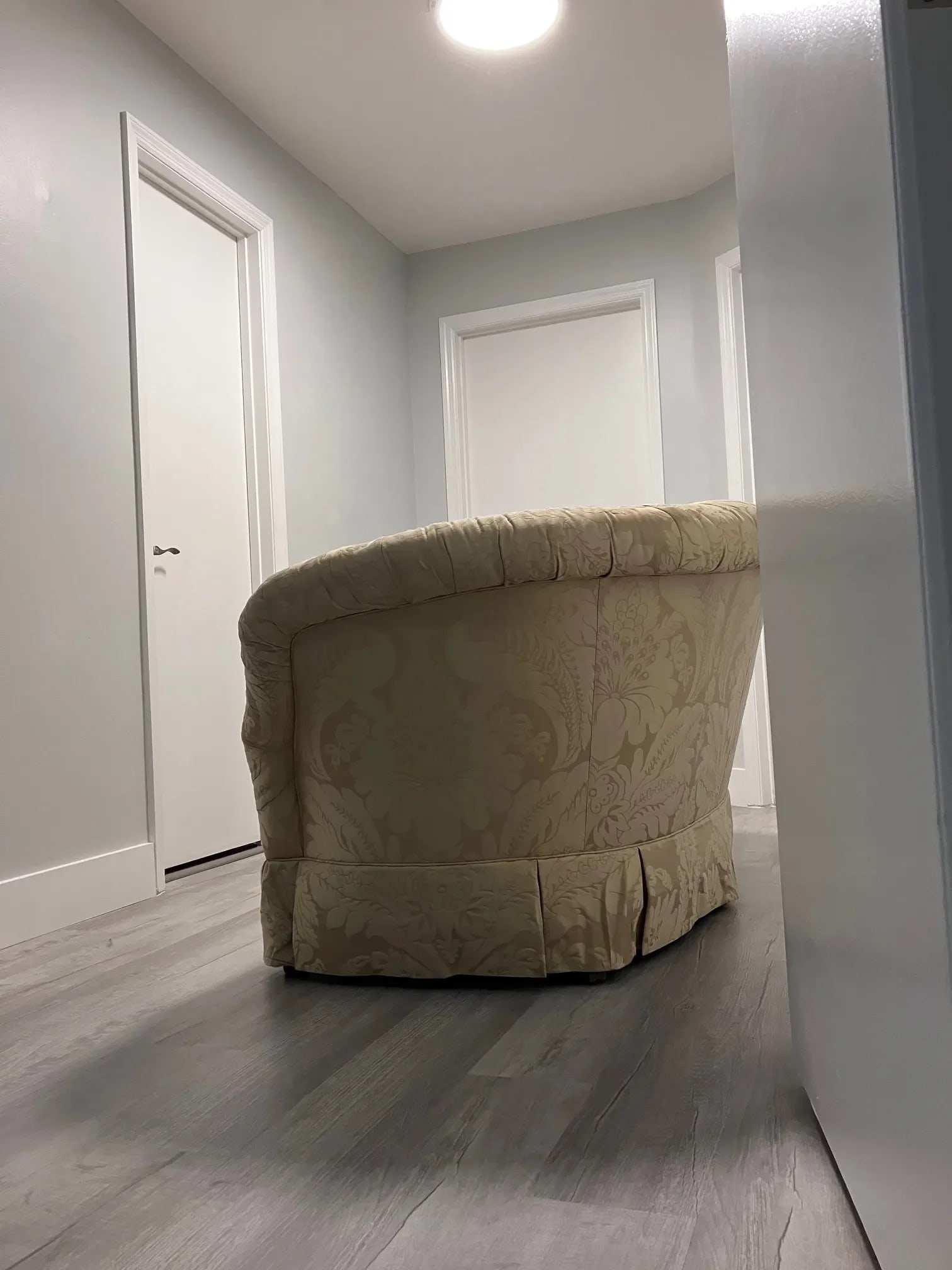 Late 20th Century Capitone Baker Loveseat with Silk Upholstery - 5