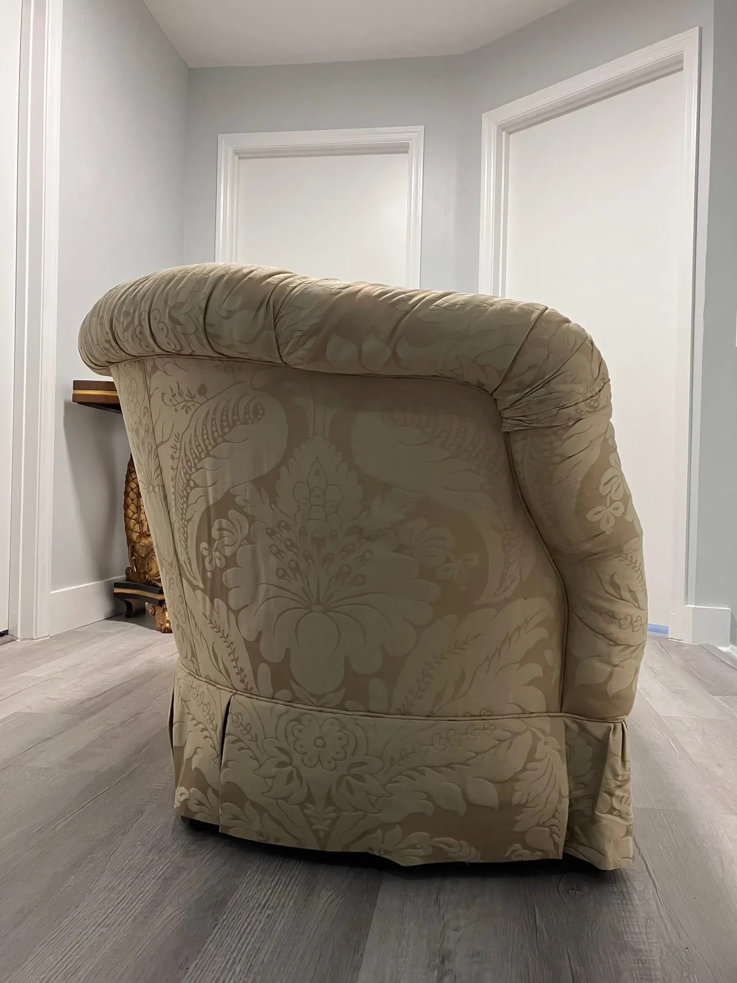 Late 20th Century Capitone Baker Loveseat with Silk Upholstery - 6