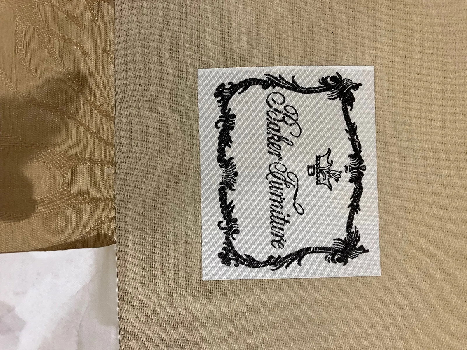 Late 20th Century Capitone Baker Loveseat with Silk Upholstery - 9