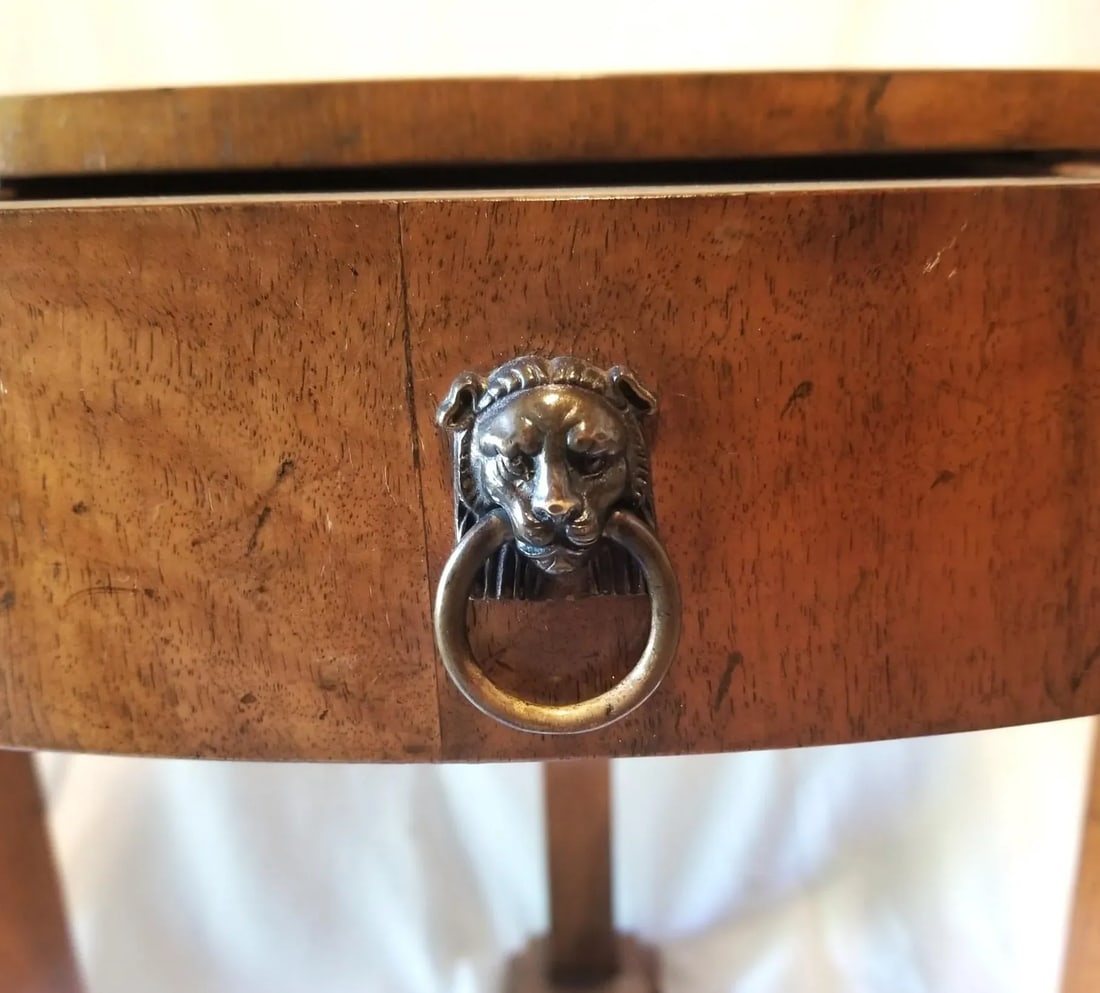 1950s Biedermeier Round Three-Leg Table With Column Details by Baker - 5