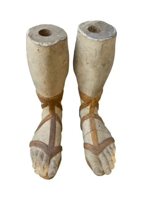 18th Century Pair of Baroque Wood Carved Madonna Saint Feet - 4