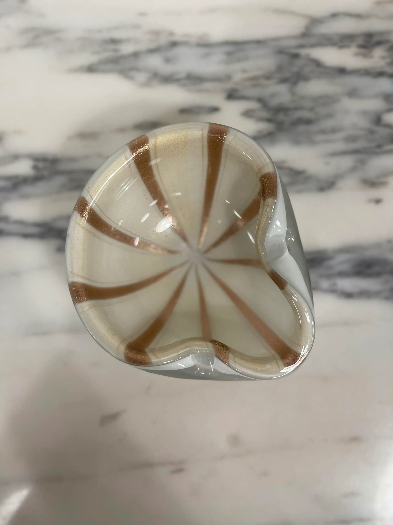 Circus Barbini 1950's Murano Attributed Glass Gold and Cream Bowl - 3